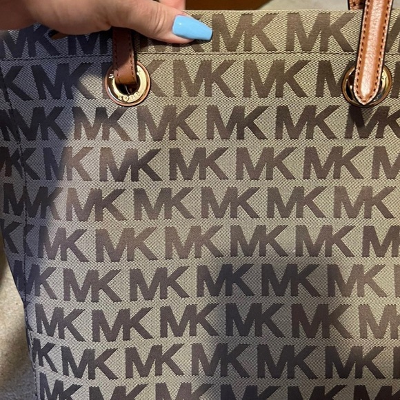 MK purse - Picture 3 of 3